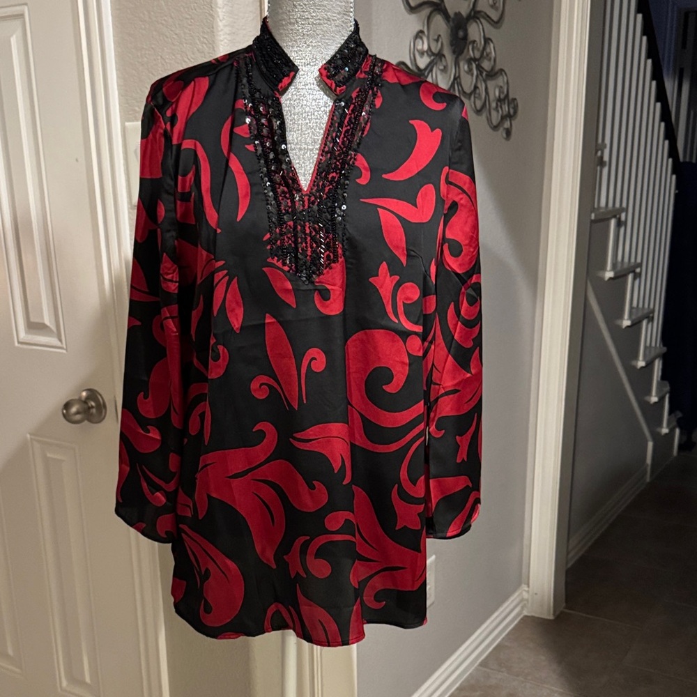 Chico's Red and Black Patterned Blouse Vanity Size (2) - Picture 1 of 6